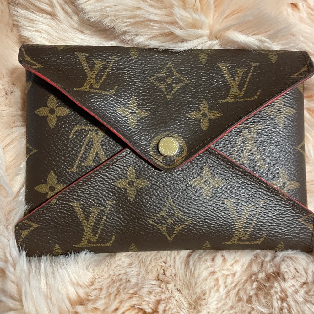 Louis Vuitton Kirigami wallet. Medium piece.